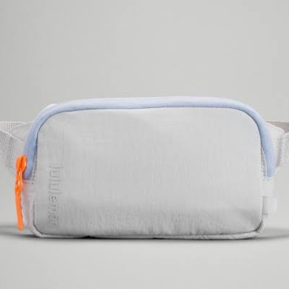 ❤️ Lululemon Mini Belt Bag NWT - Picture 2 of 16